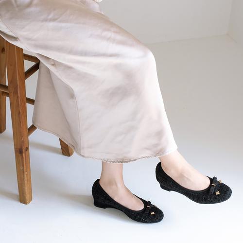 メタルアクセントリボンハーフウエッジパンプス