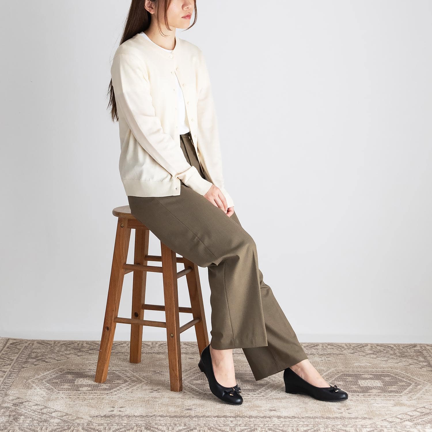 メタルアクセントリボンハーフウエッジパンプス