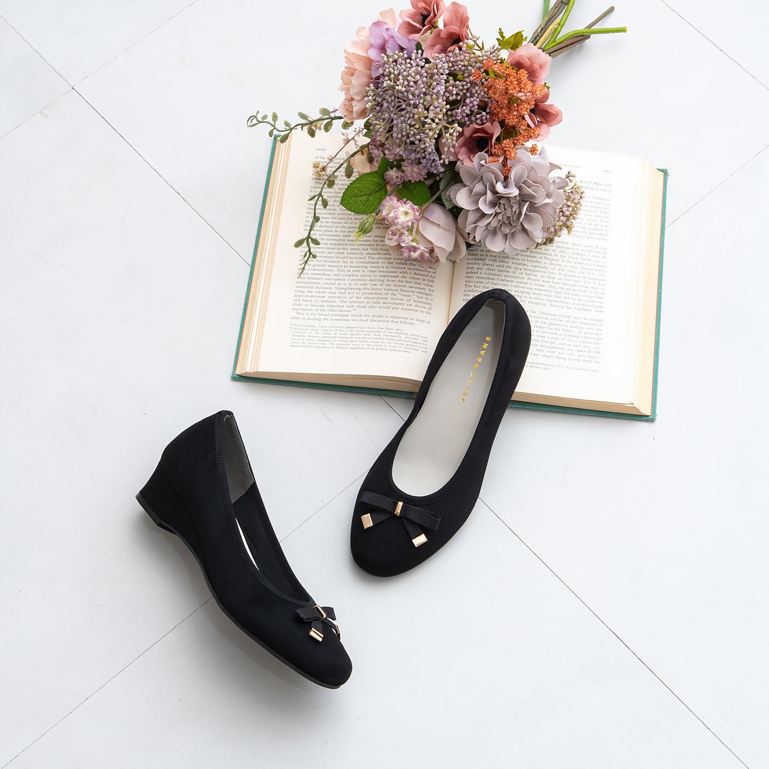 メタルアクセントリボンハーフウエッジパンプス