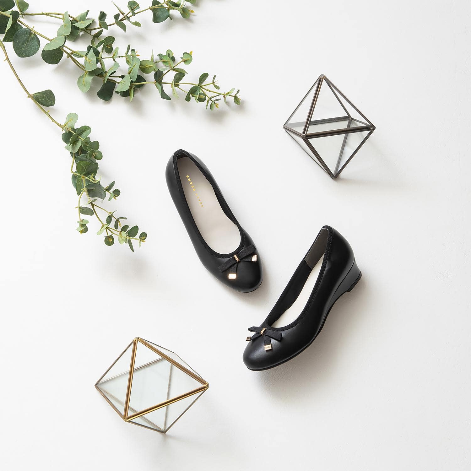 メタルアクセントリボンハーフウエッジパンプス