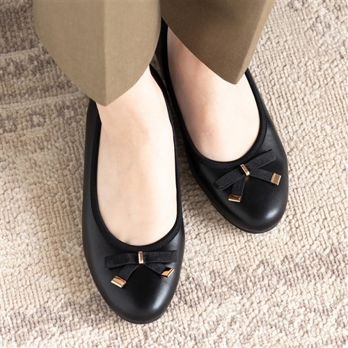 メタルアクセントリボンハーフウエッジパンプス